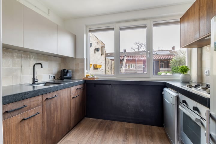 Foto 3 van van Limburg Stirumstraat 31