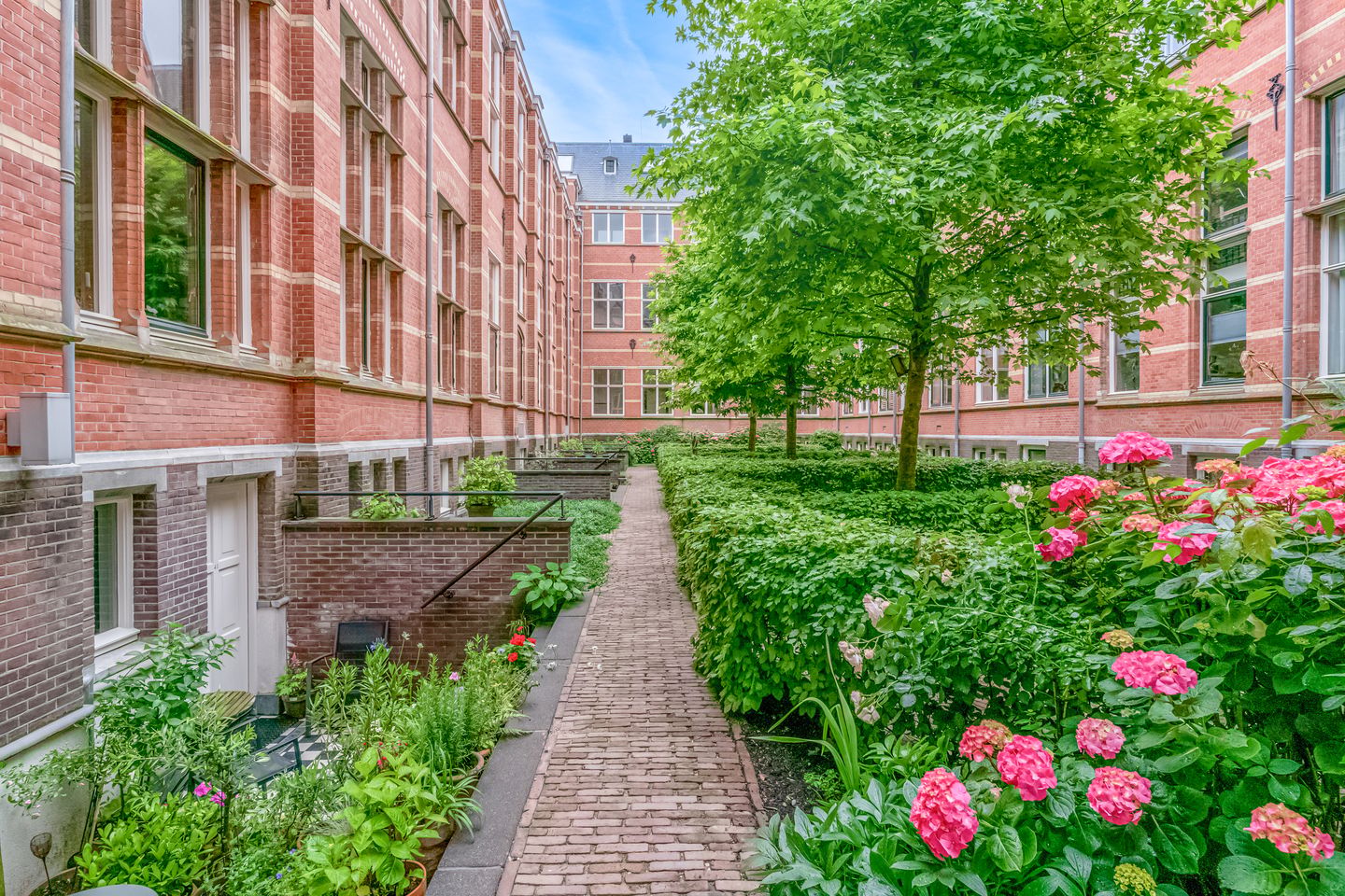 Photo 10 of Hugo de Grootstraat 109