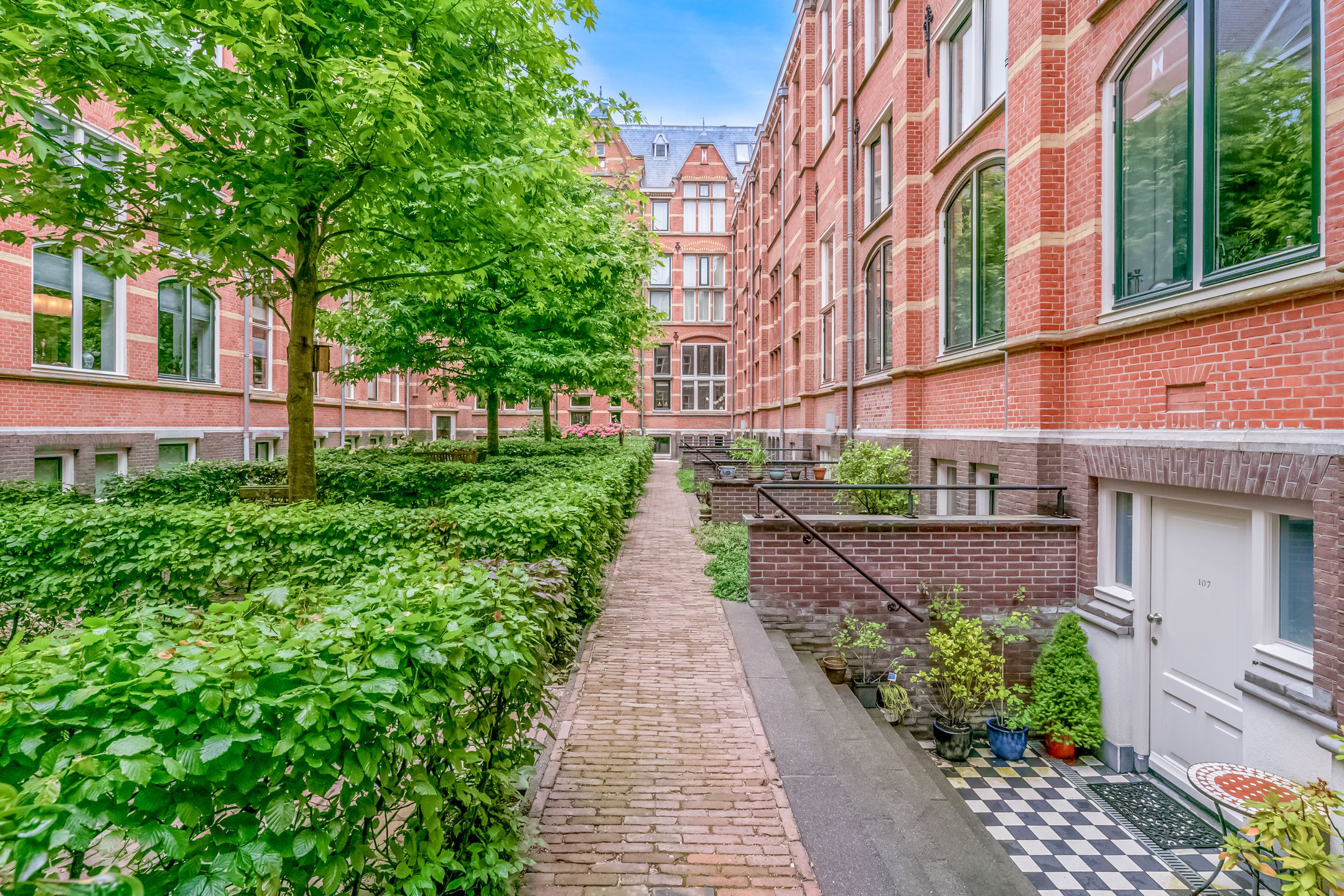 Photo 9 of Hugo de Grootstraat 109