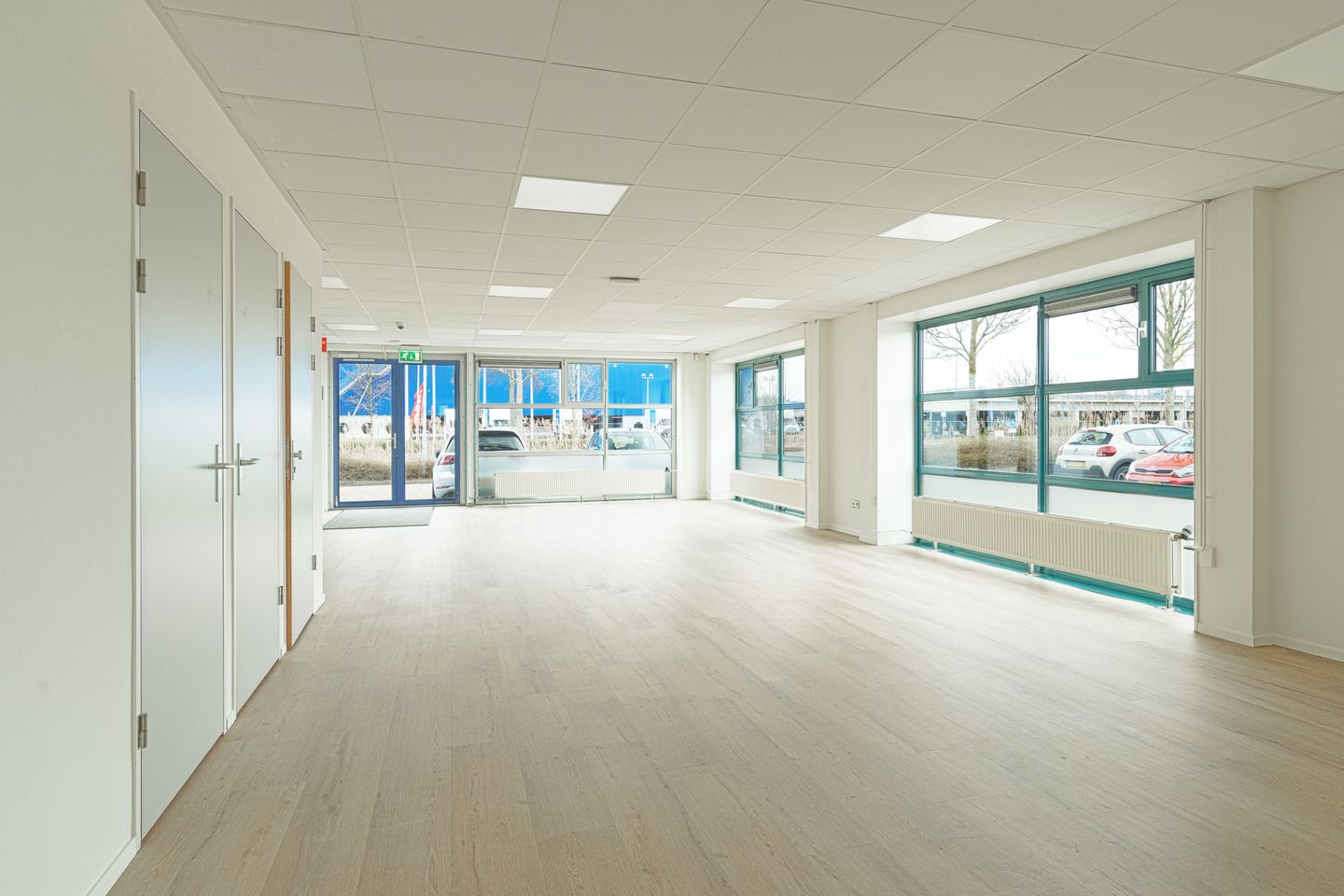 View photo 3 of Stockholm 12-18