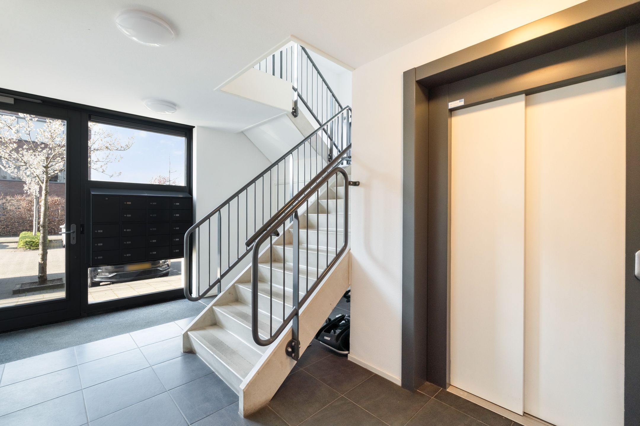 Foto 9 van Van Poeljestraat 33