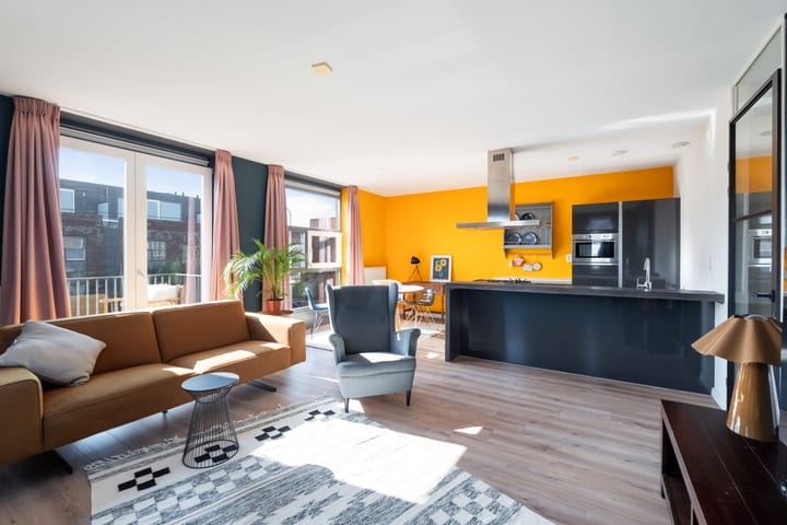 Photo 2 of Van Poeljestraat 33