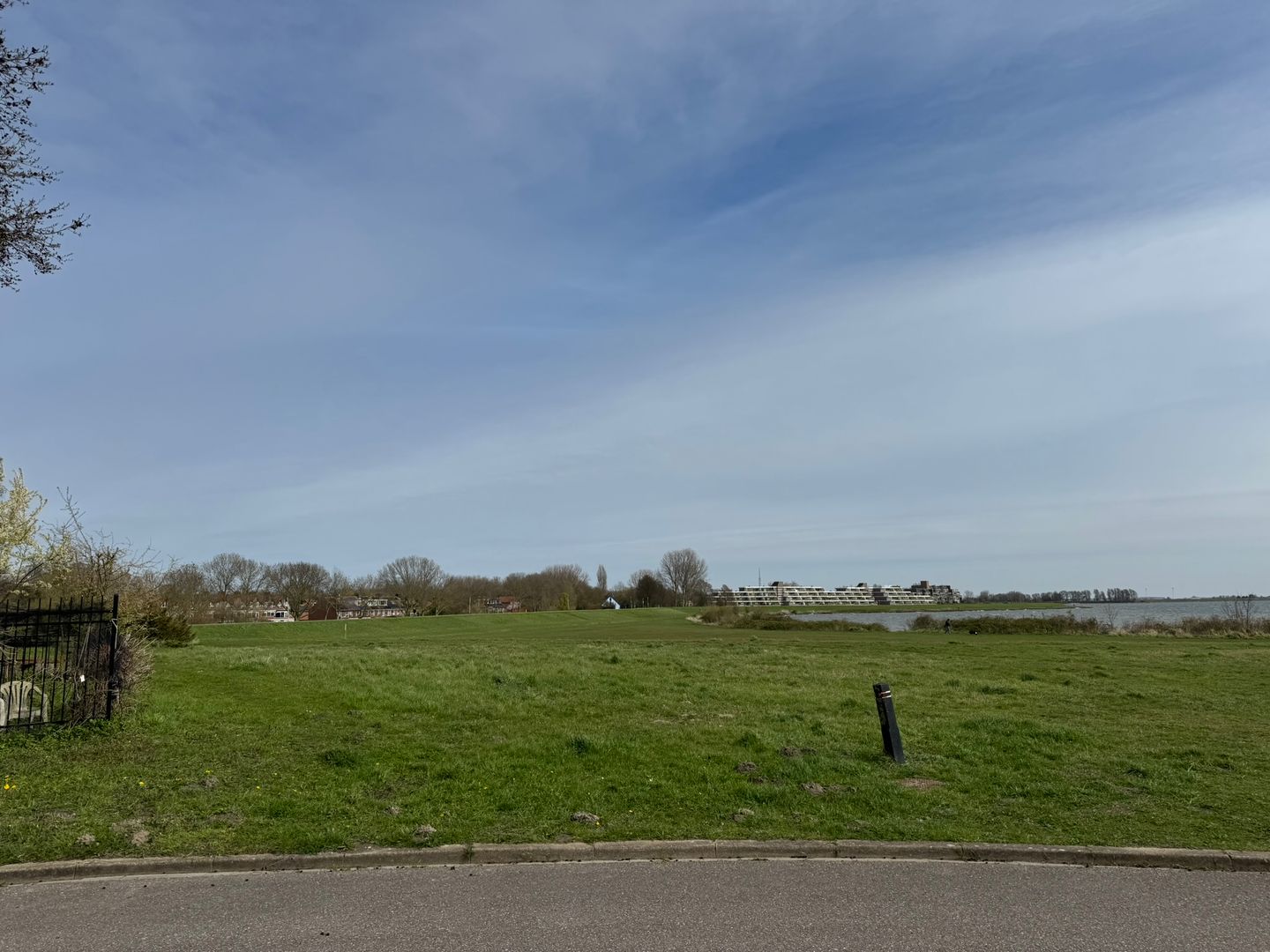 View photo 3 of Veerweg