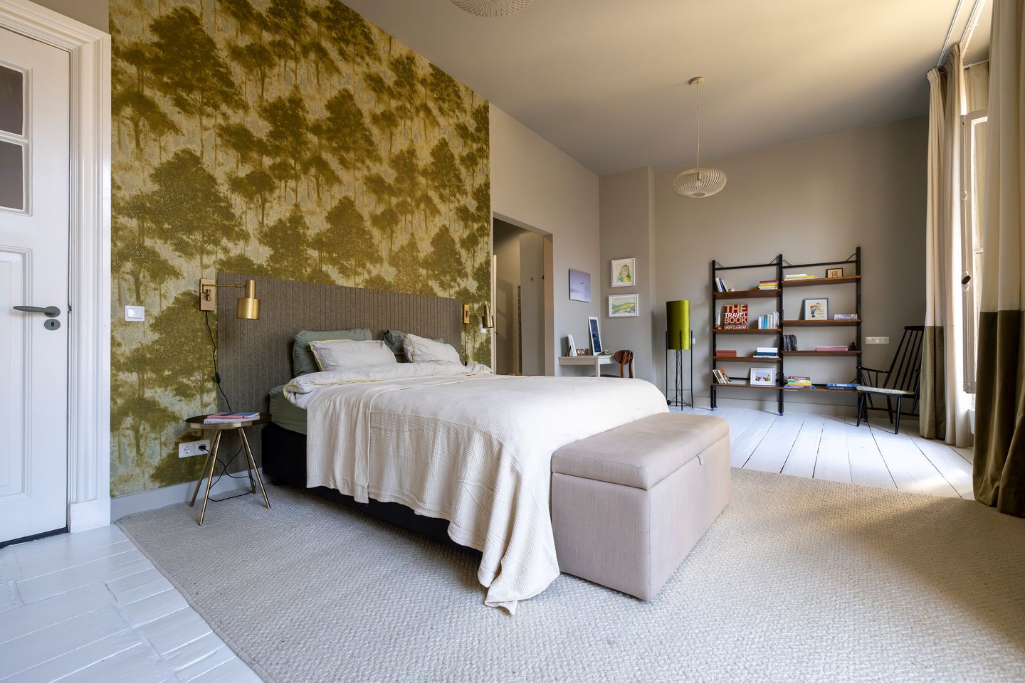 Historic Townhouse Built Against 13th Century City Wall with Wine Cellar and City Garden — 32