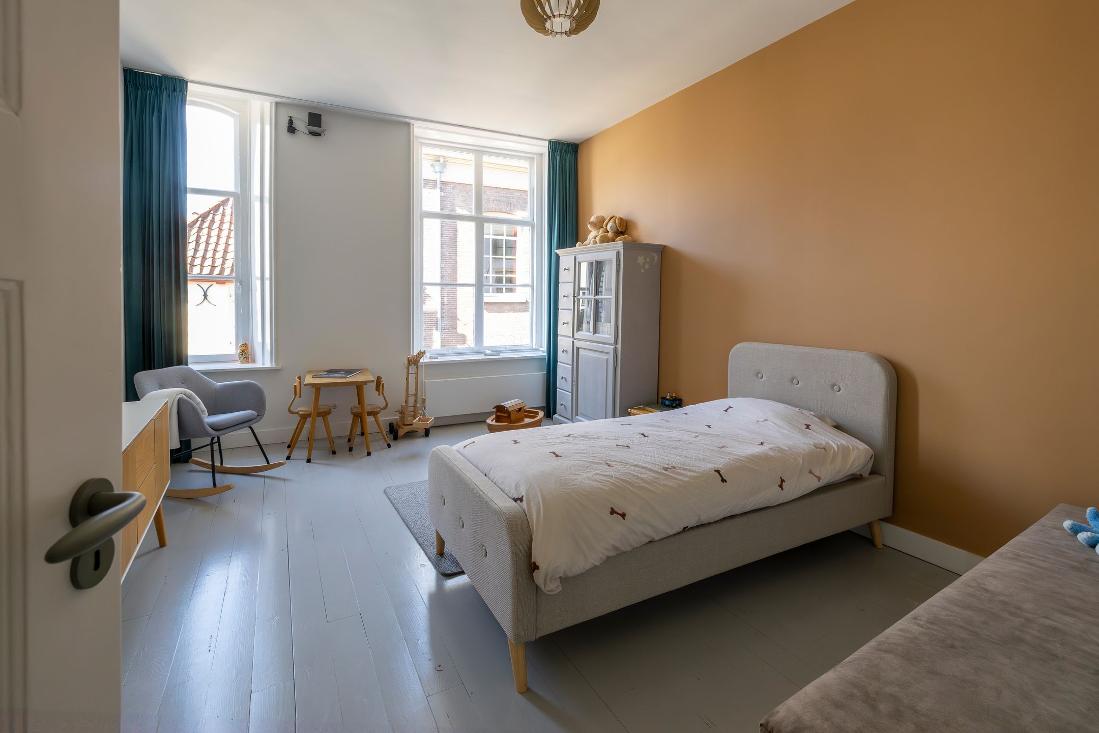 Historic Townhouse Built Against 13th Century City Wall with Wine Cellar and City Garden — 40