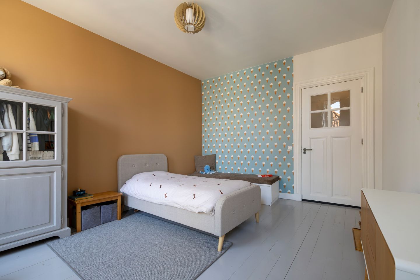 Historic Townhouse Built Against 13th Century City Wall with Wine Cellar and City Garden — 41