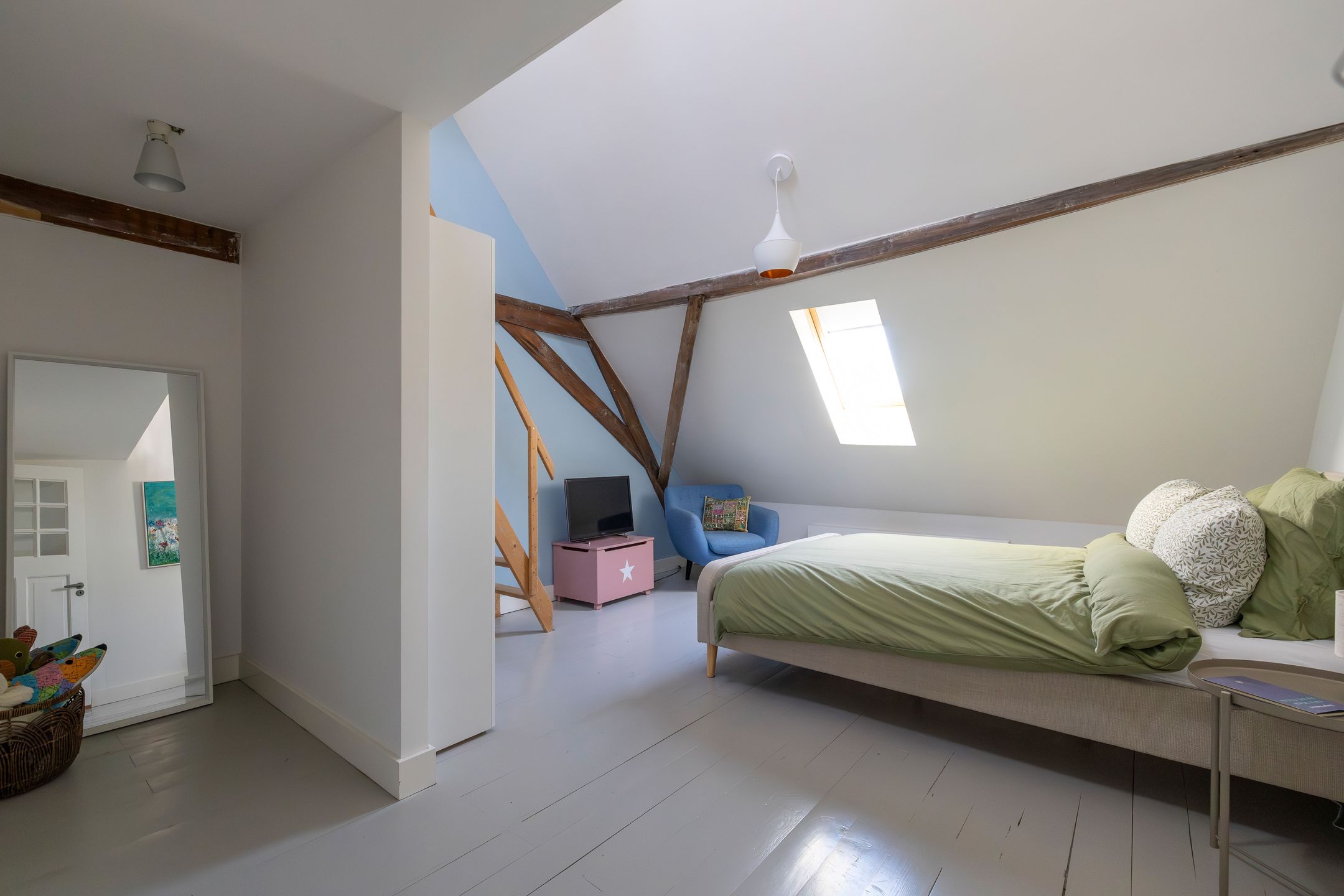 Historic Townhouse Built Against 13th Century City Wall with Wine Cellar and City Garden — 55