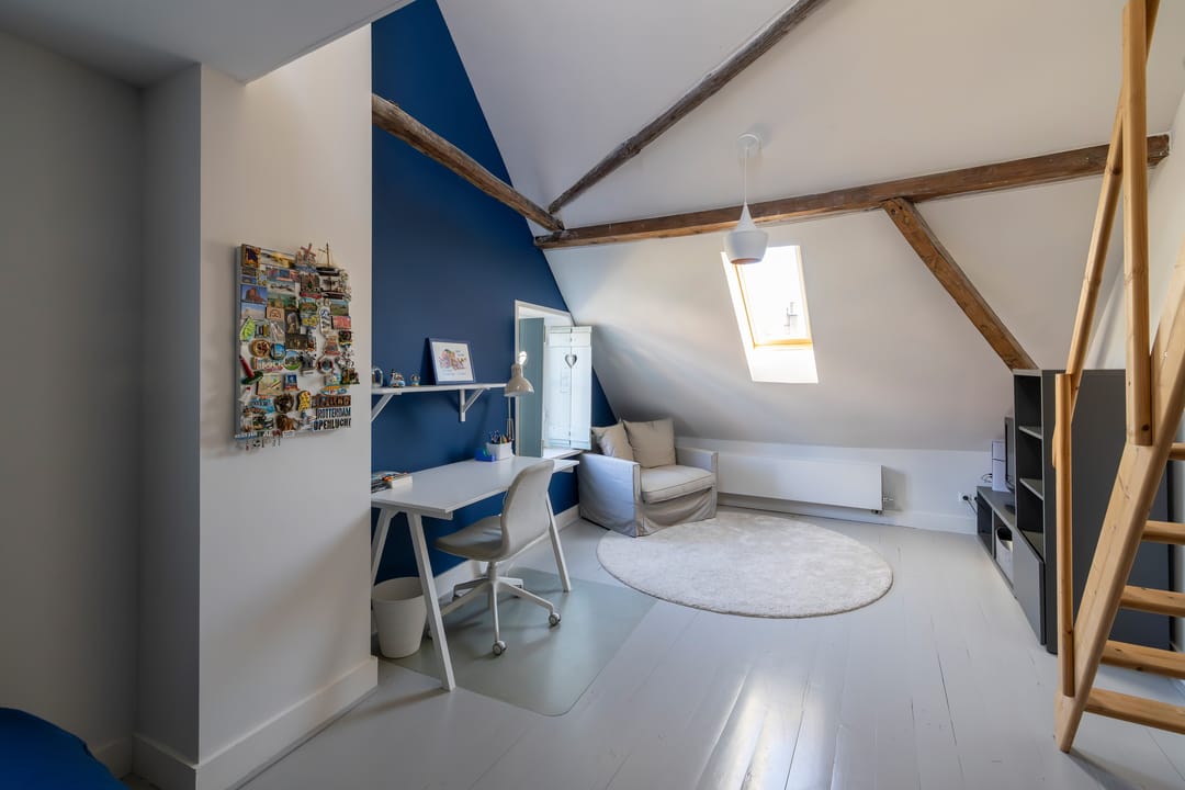 Historic Townhouse Built Against 13th Century City Wall with Wine Cellar and City Garden — 53