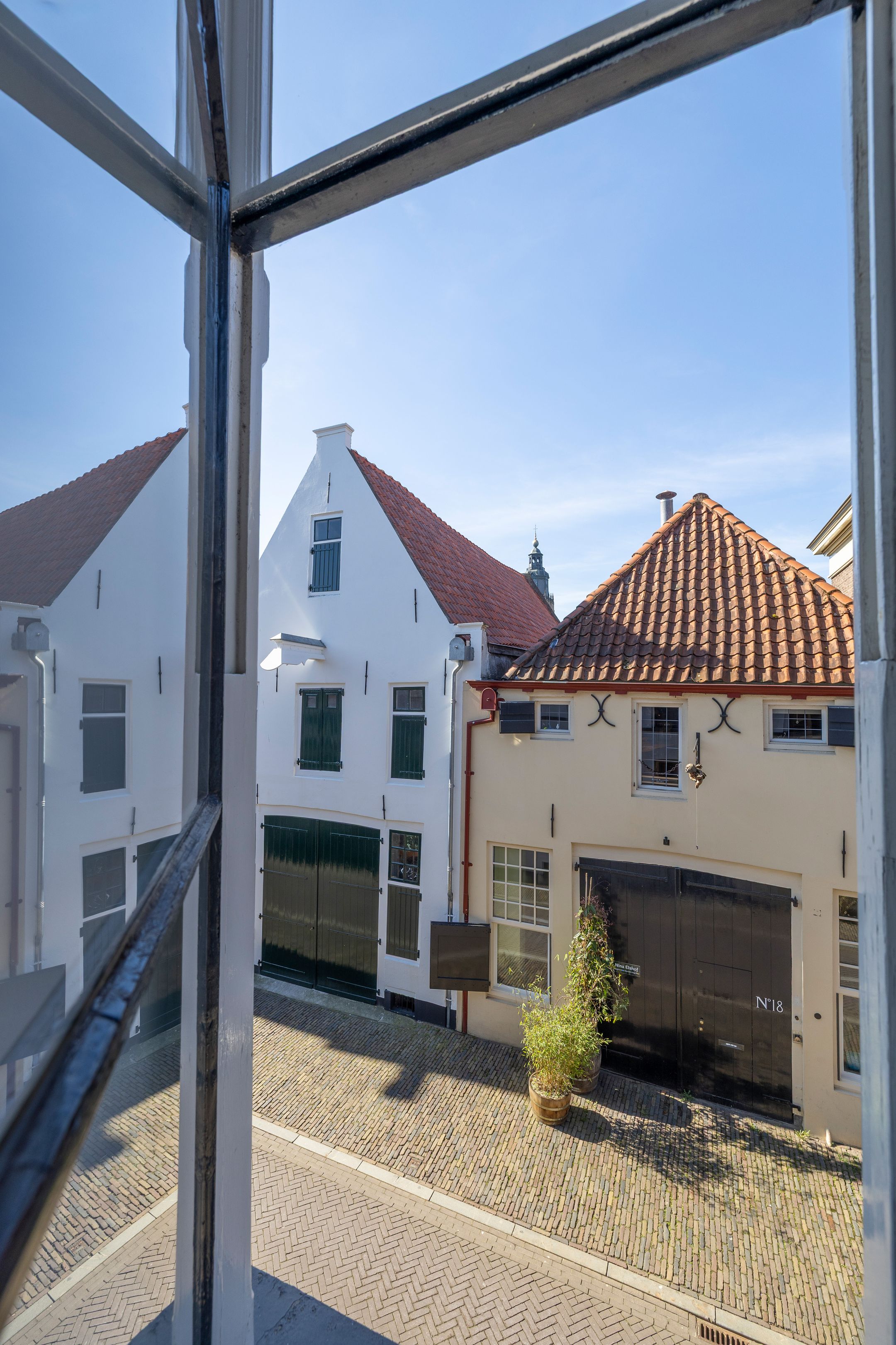 Historic Townhouse Built Against 13th Century City Wall with Wine Cellar and City Garden — 43