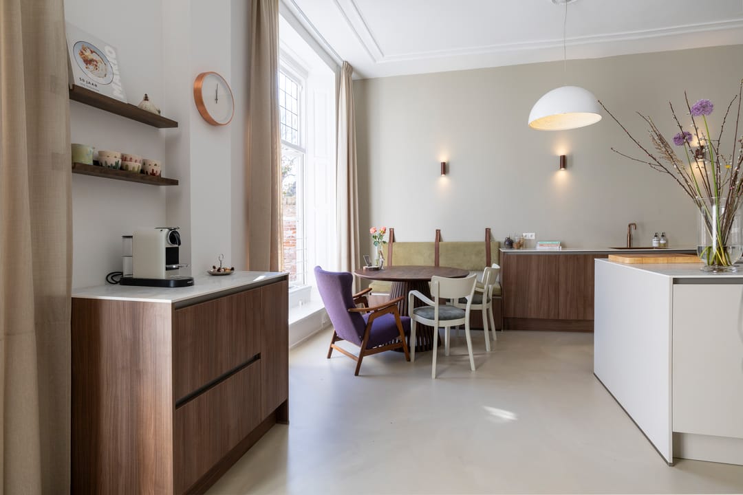 Historic Townhouse Built Against 13th Century City Wall with Wine Cellar and City Garden — 17