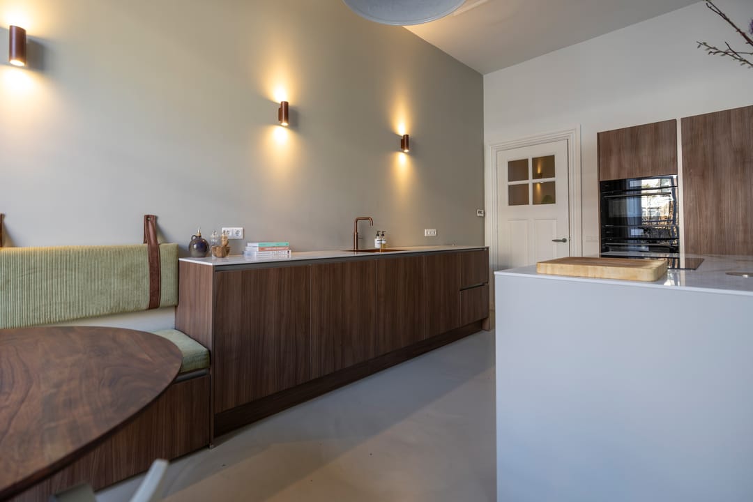 Historic Townhouse Built Against 13th Century City Wall with Wine Cellar and City Garden — 18
