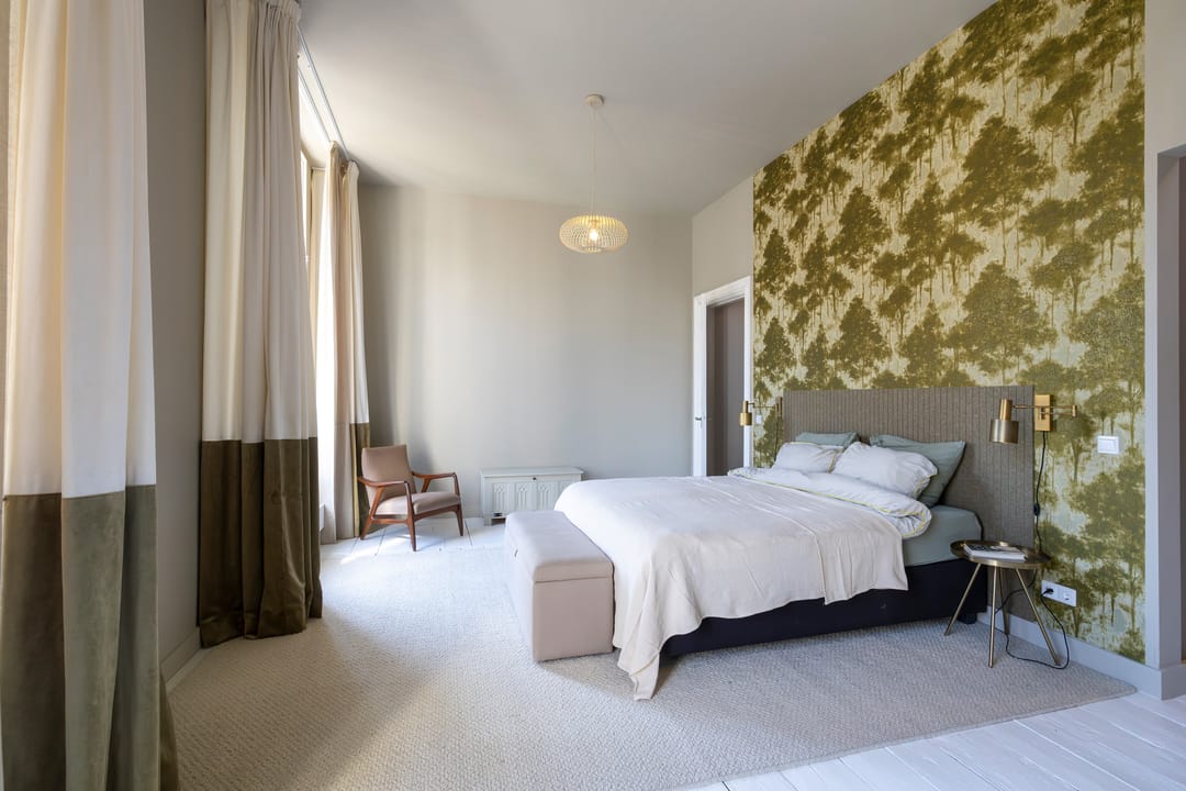 Historic Townhouse Built Against 13th Century City Wall with Wine Cellar and City Garden — 29