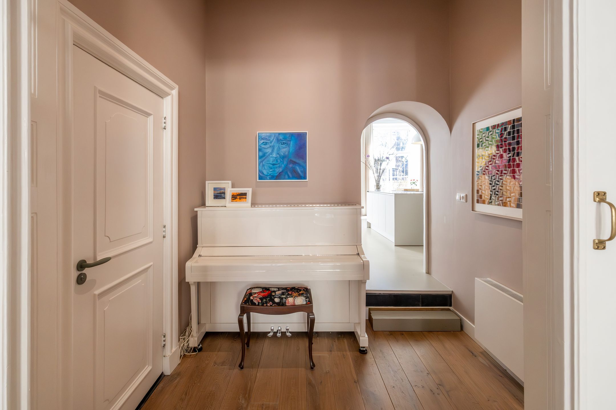 Historic Townhouse Built Against 13th Century City Wall with Wine Cellar and City Garden — 19
