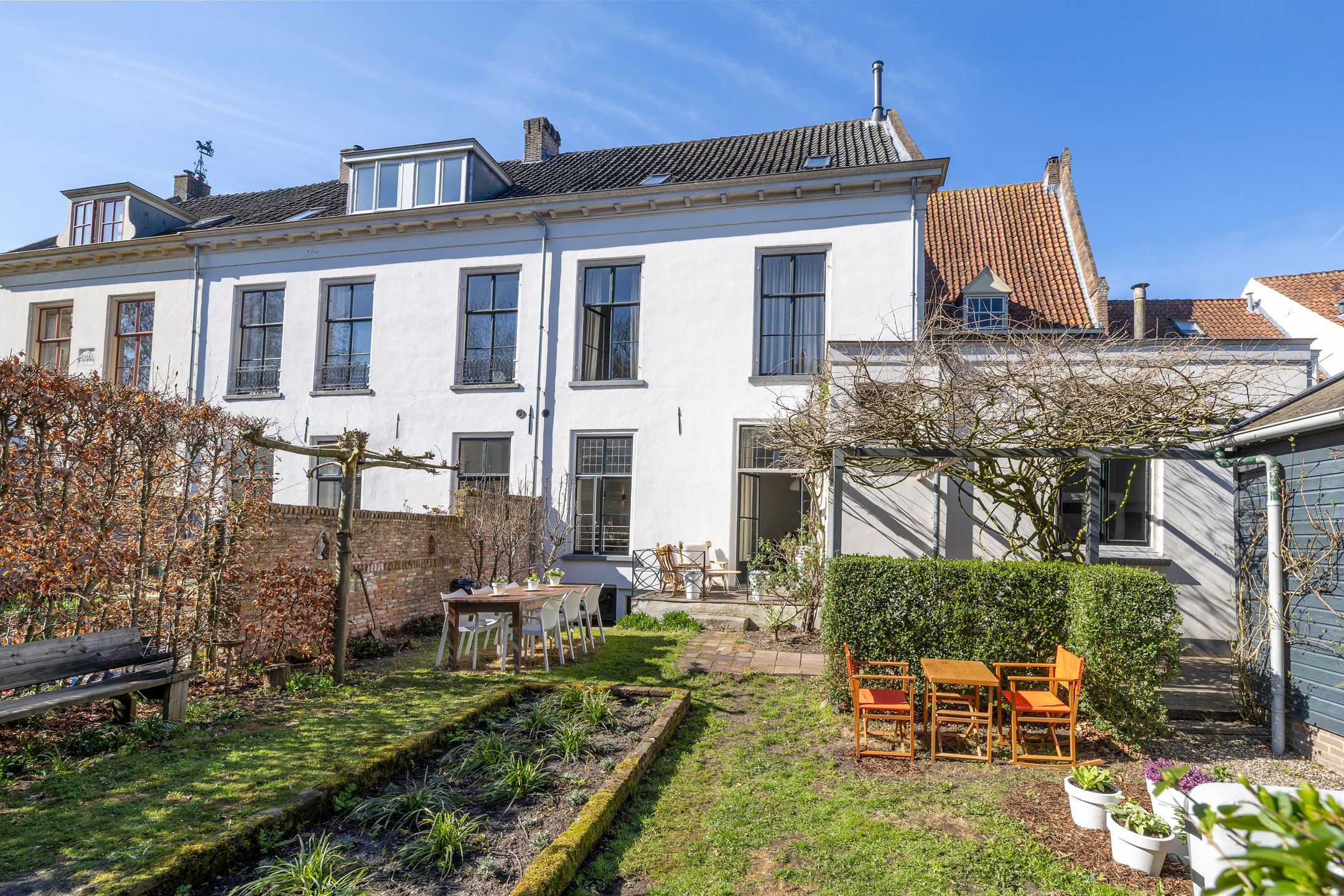 Historic Townhouse Built Against 13th Century City Wall with Wine Cellar and City Garden — 75
