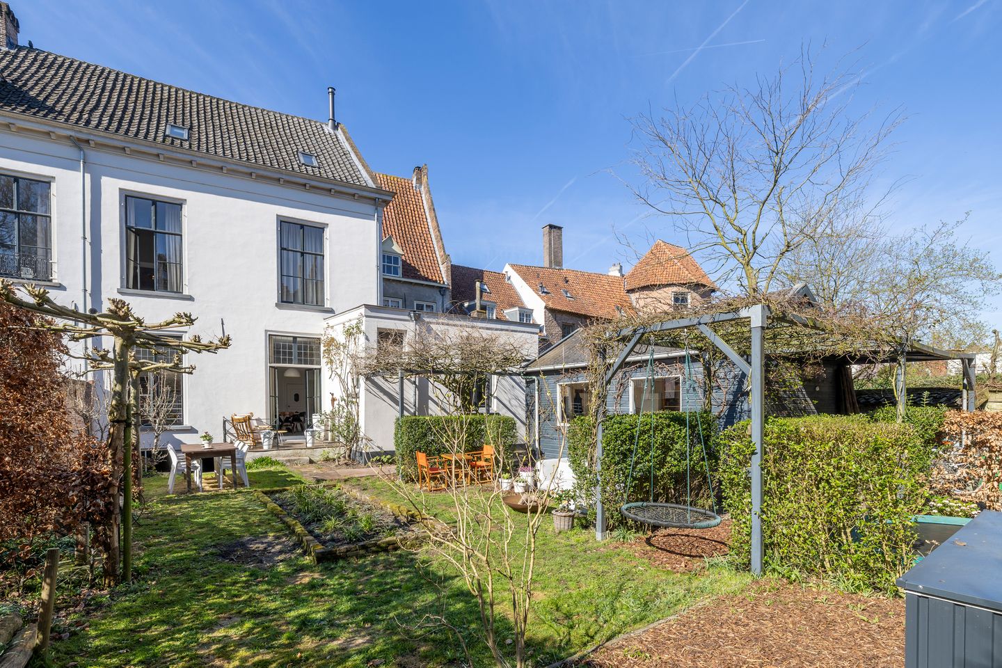 Historic Townhouse Built Against 13th Century City Wall with Wine Cellar and City Garden — 76