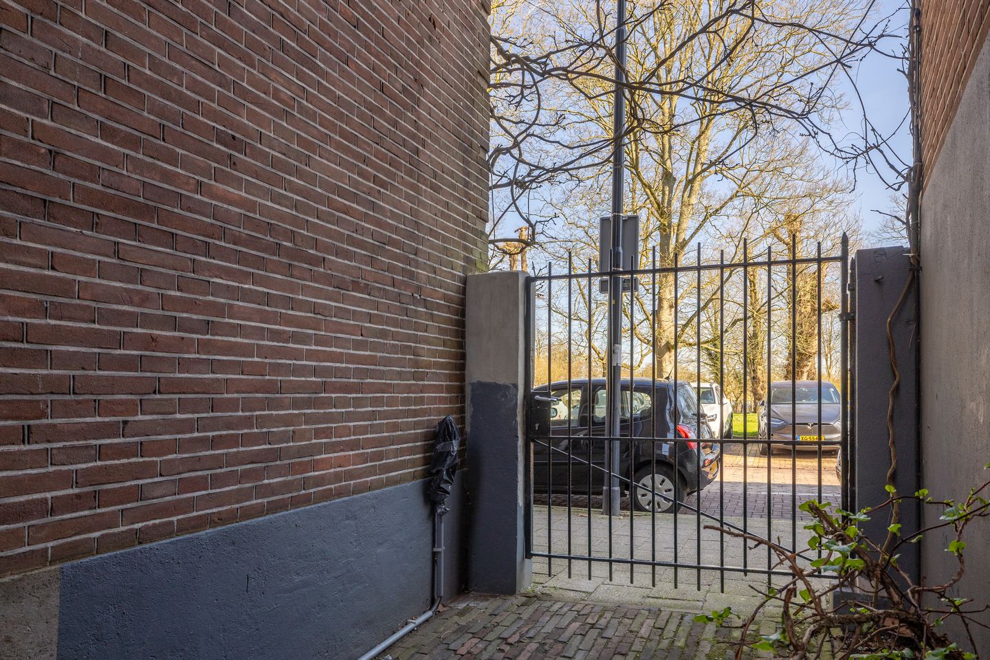 Historic Townhouse Built Against 13th Century City Wall with Wine Cellar and City Garden — 80