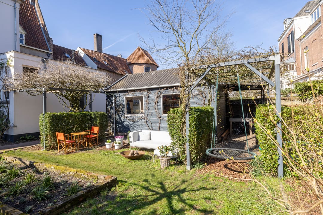 Historic Townhouse Built Against 13th Century City Wall with Wine Cellar and City Garden — 74