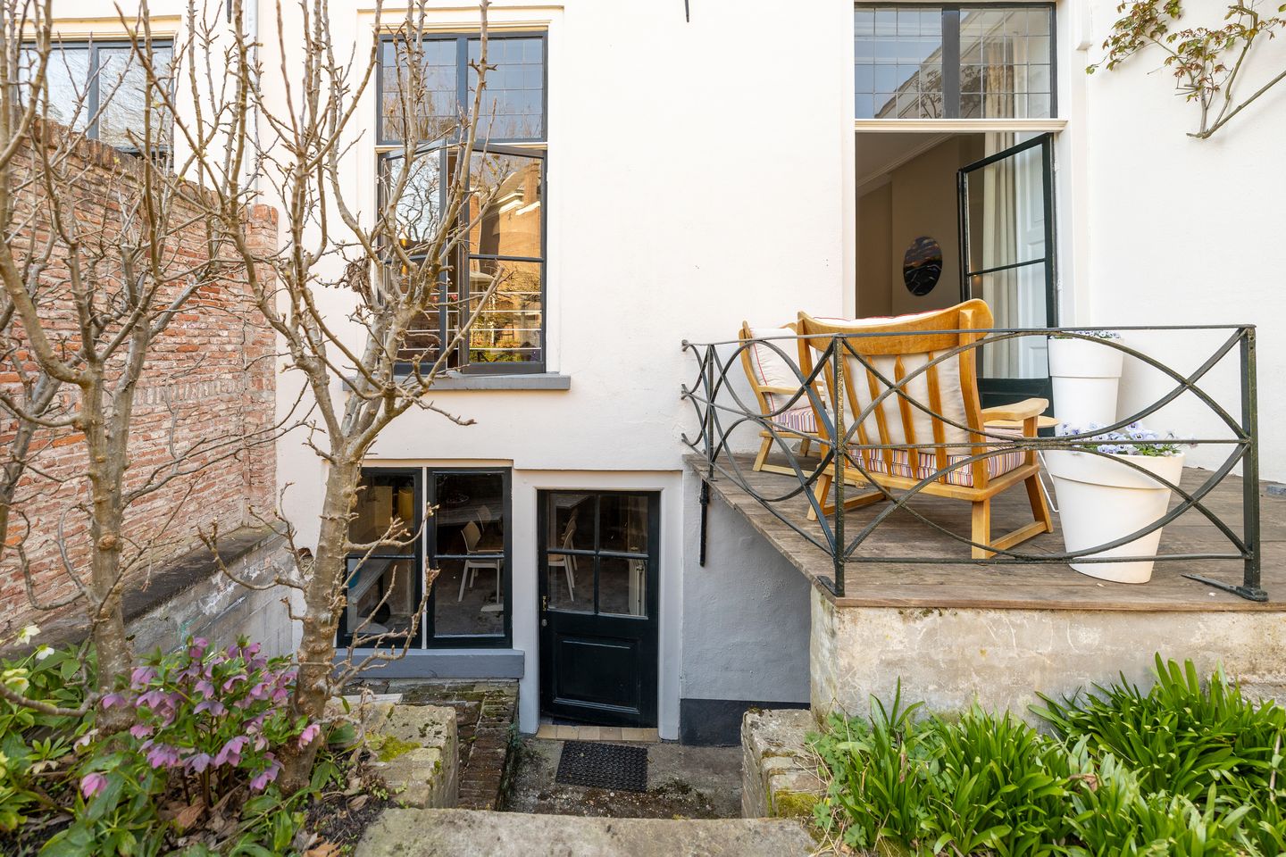Historic Townhouse Built Against 13th Century City Wall with Wine Cellar and City Garden — 70