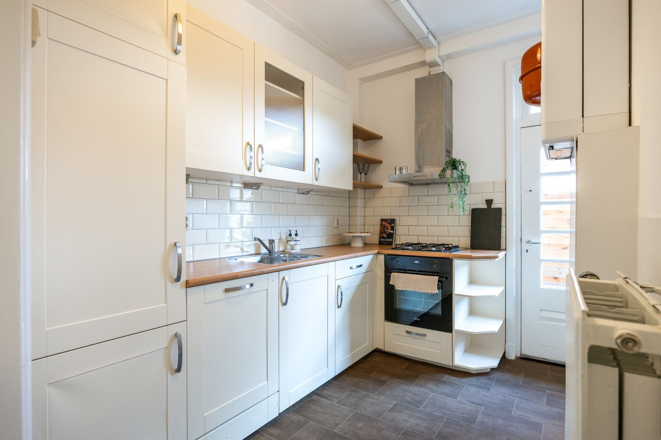 Photo 18 of Amalia van Solmsstraat 9