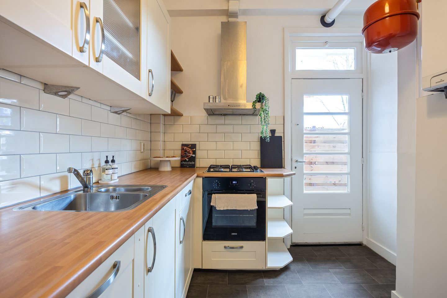 Photo 19 of Amalia van Solmsstraat 9