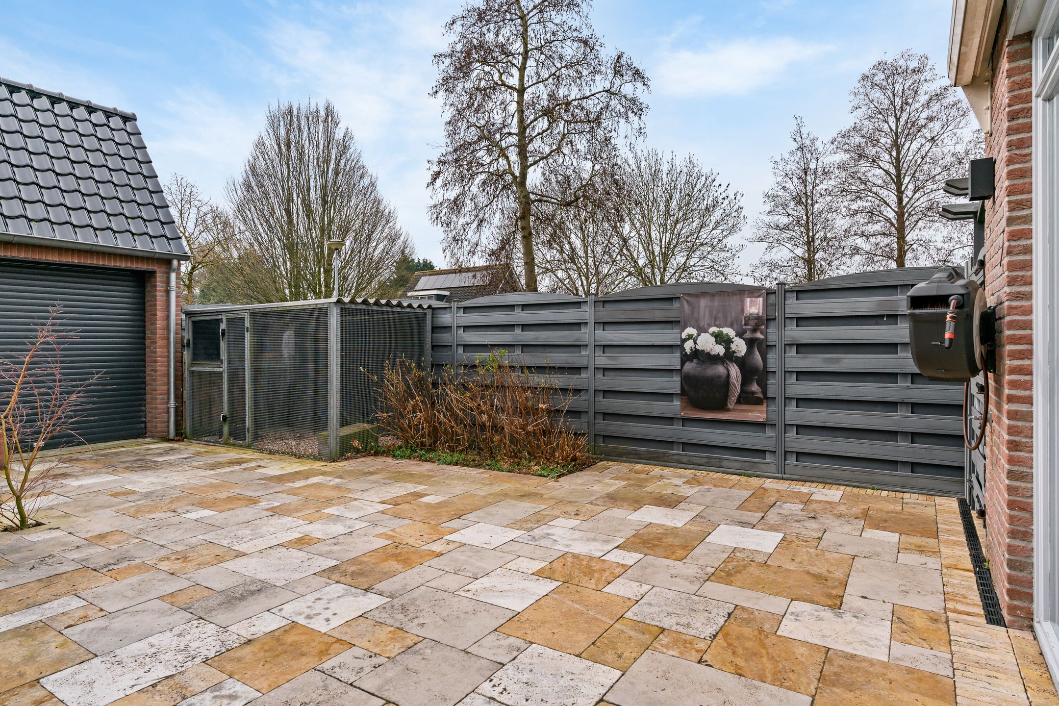 Modern Semi-Detached House with Extension and Sunny South-Facing Garden — 27