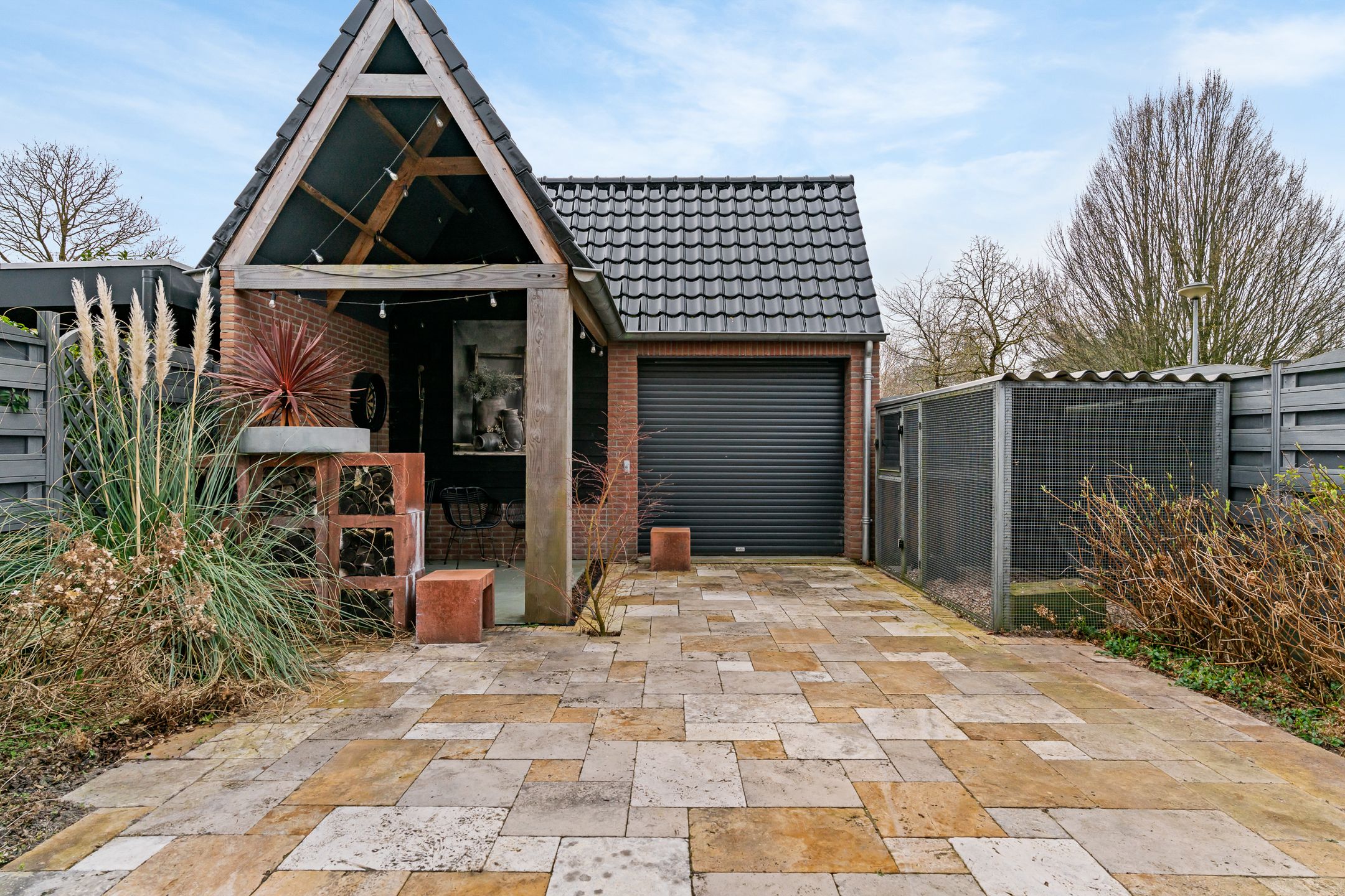 Modern Semi-Detached House with Extension and Sunny South-Facing Garden — 24