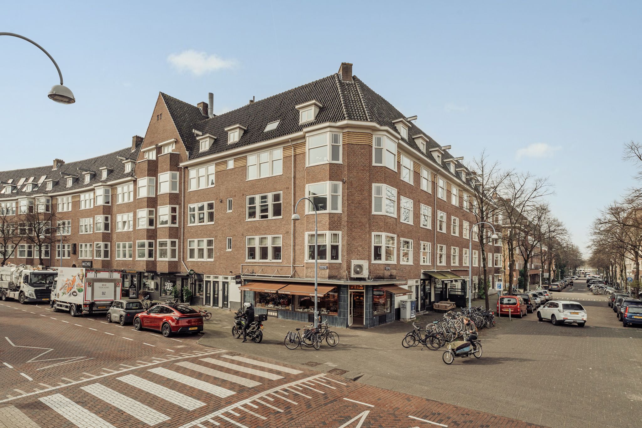 Spacious Corner Apartment with Sunny Terrace in Amsterdam's Rivierenbuurt — 34