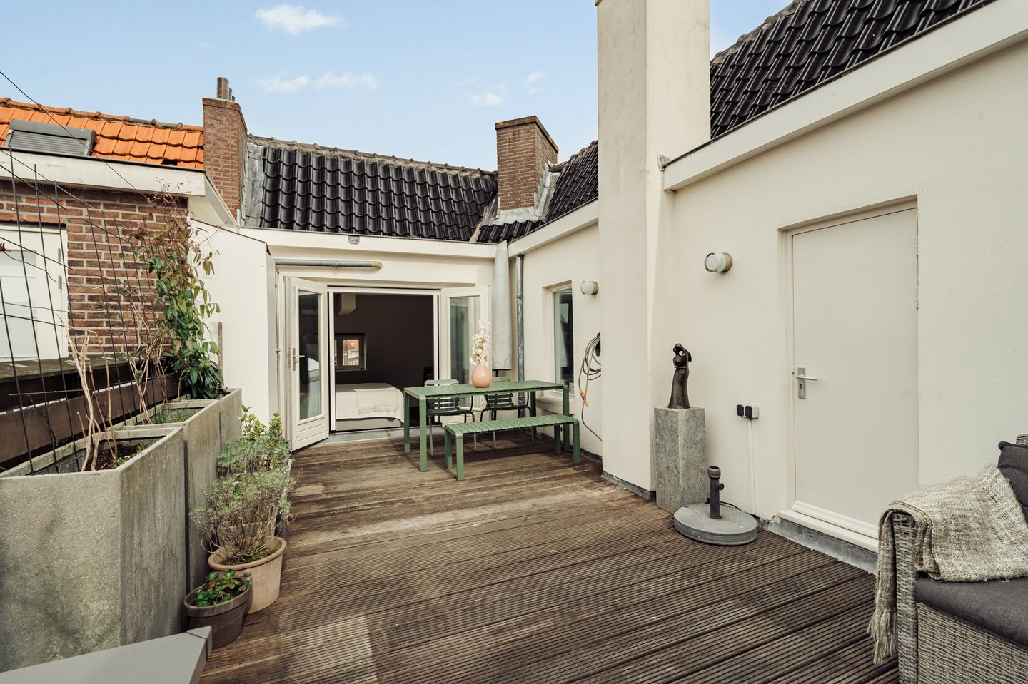 Spacious Corner Apartment with Sunny Terrace in Amsterdam's Rivierenbuurt — 33