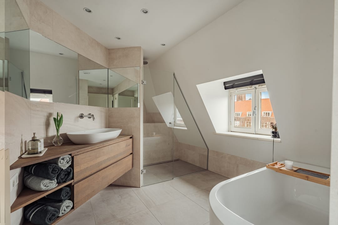 Spacious Corner Apartment with Sunny Terrace in Amsterdam's Rivierenbuurt — 24