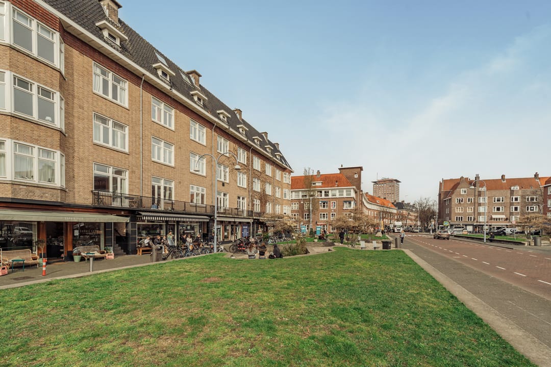 Spacious Corner Apartment with Sunny Terrace in Amsterdam's Rivierenbuurt — 36