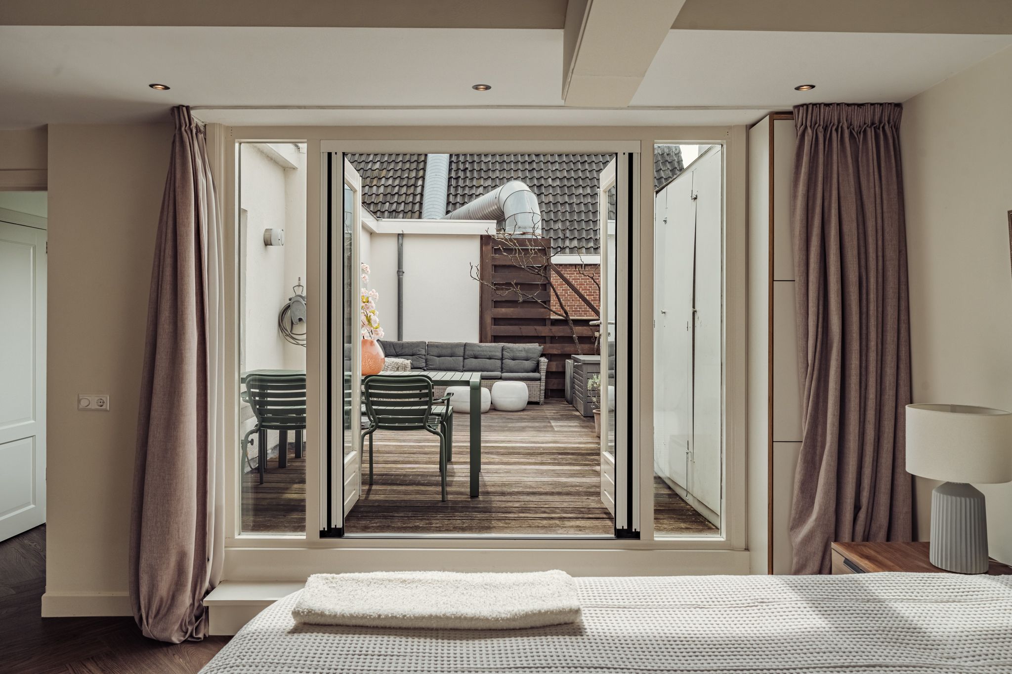 Spacious Corner Apartment with Sunny Terrace in Amsterdam's Rivierenbuurt — 31