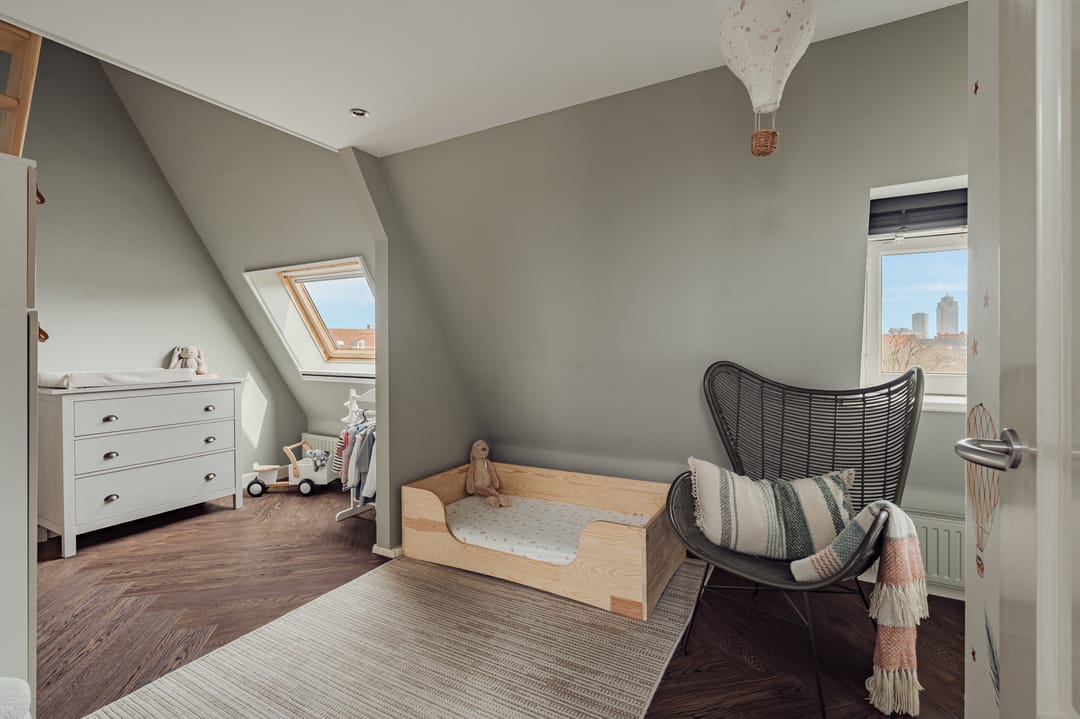Spacious Corner Apartment with Sunny Terrace in Amsterdam's Rivierenbuurt — 20