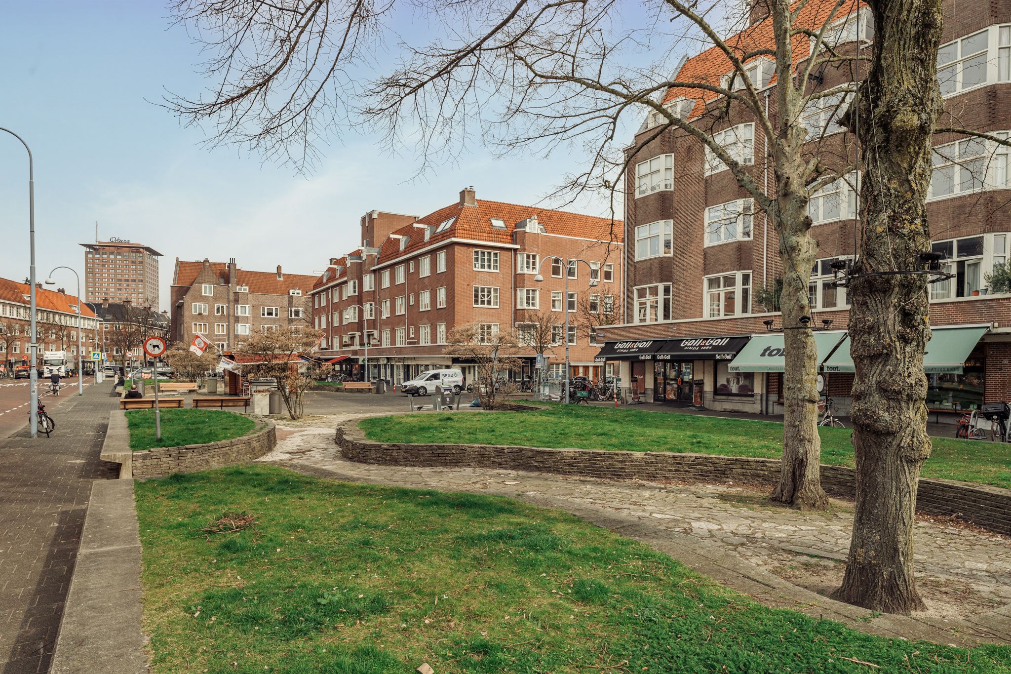 Spacious Corner Apartment with Sunny Terrace in Amsterdam's Rivierenbuurt — 37