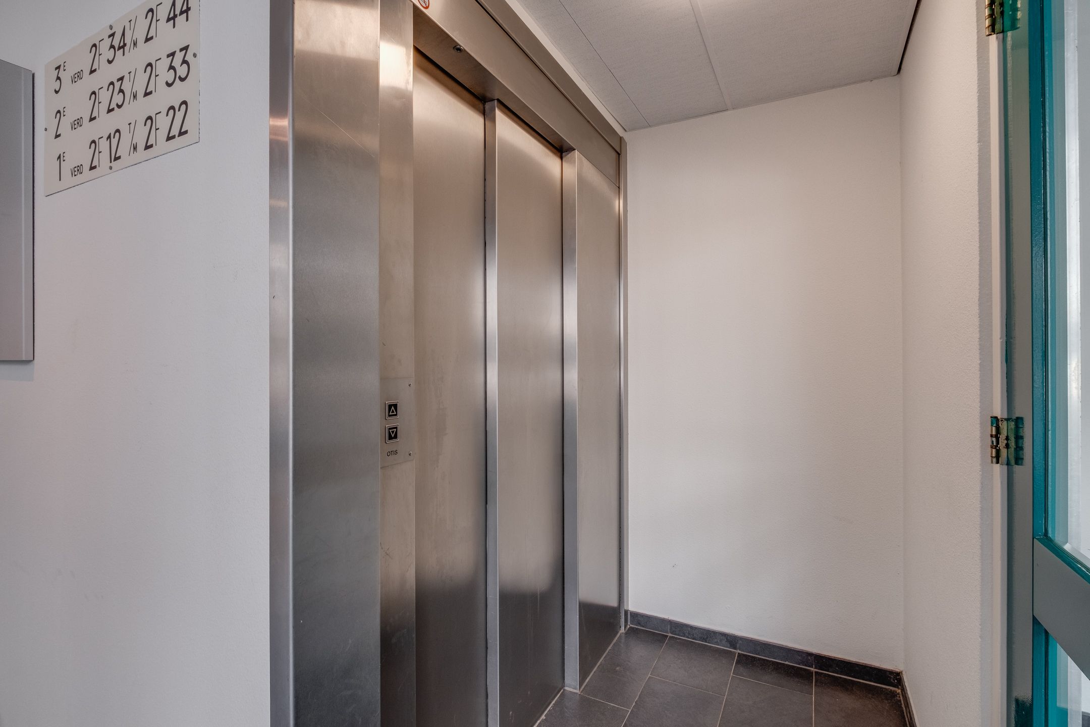 Photo 9 of Graaf van Burenstraat 2-F27