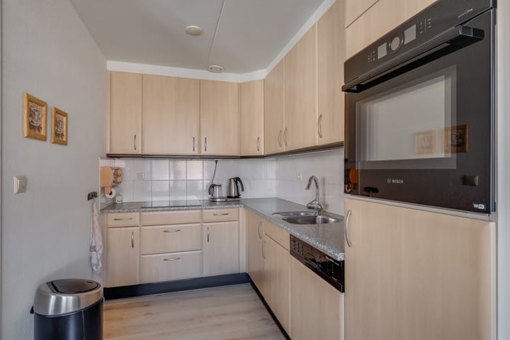 Photo 3 of Graaf van Burenstraat 2-F27