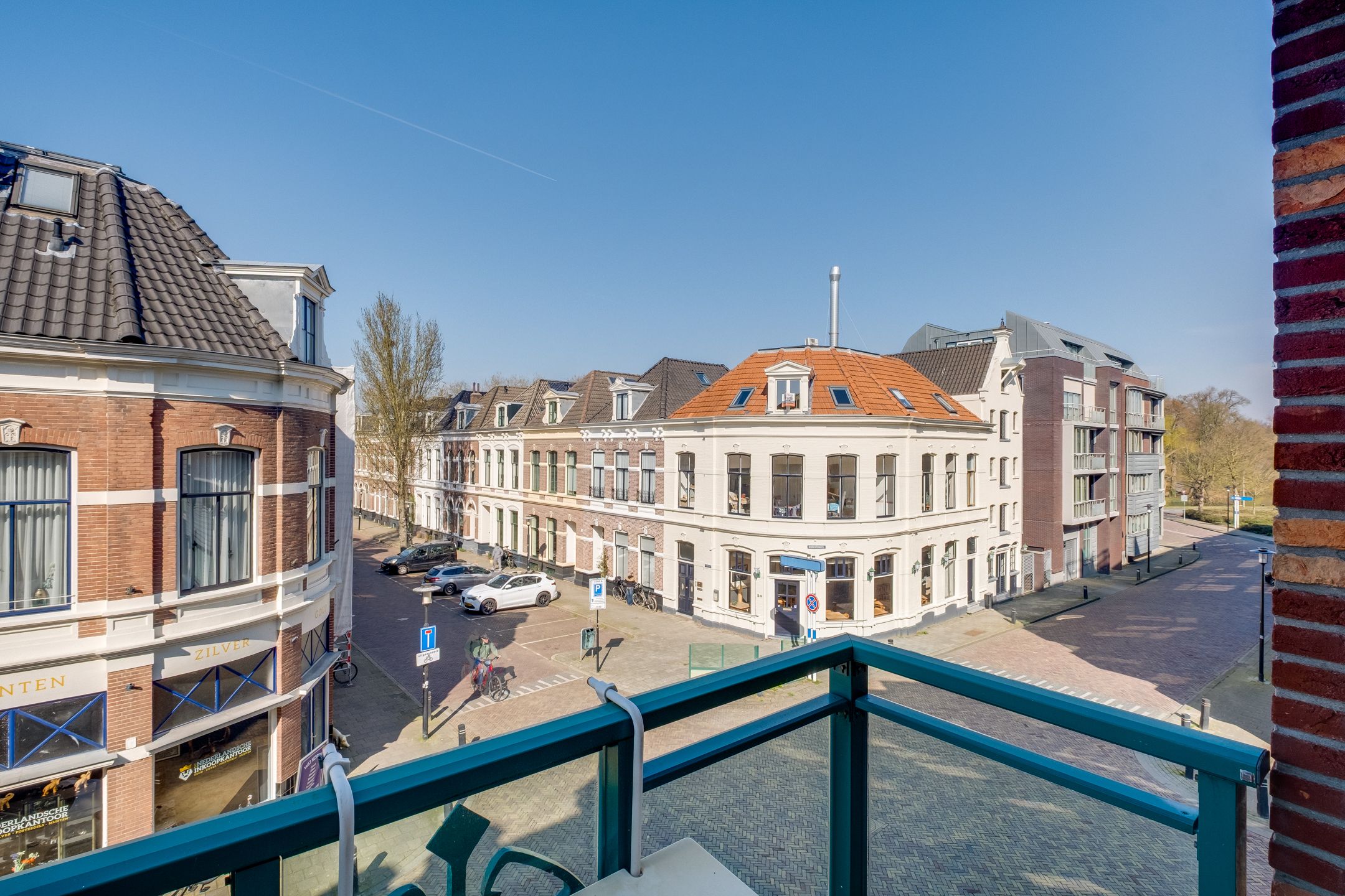 Photo 6 of Graaf van Burenstraat 2-F27