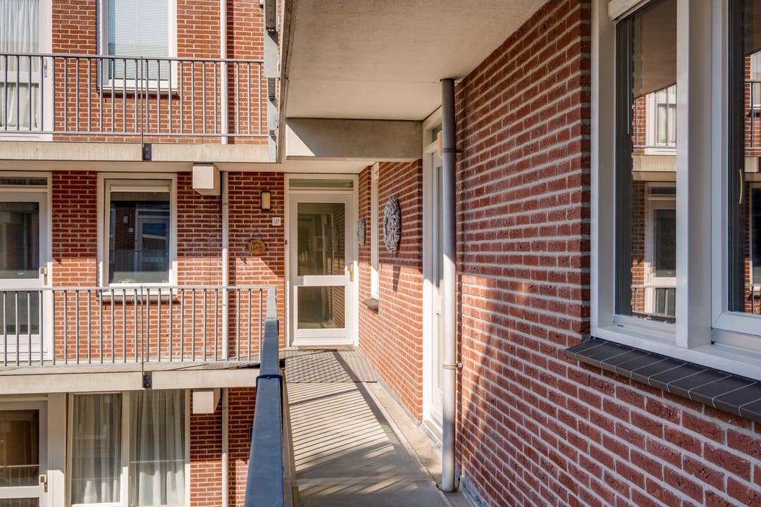 Photo 11 of Graaf van Burenstraat 2-F27