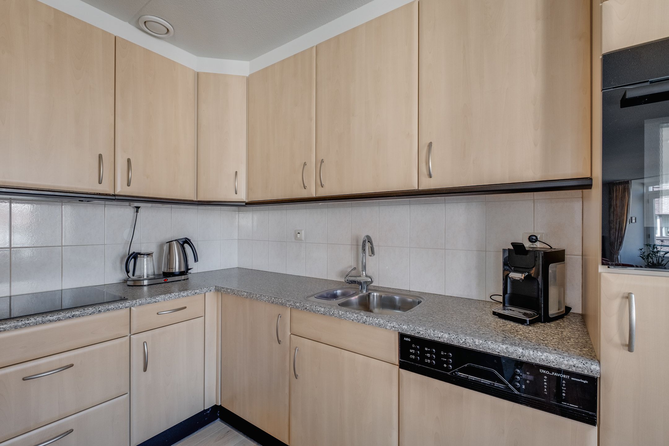 Photo 21 of Graaf van Burenstraat 2-F27