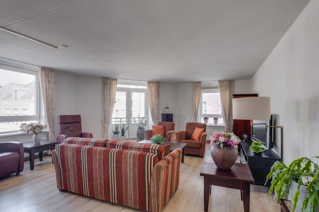 Photo 16 of Graaf van Burenstraat 2-F27