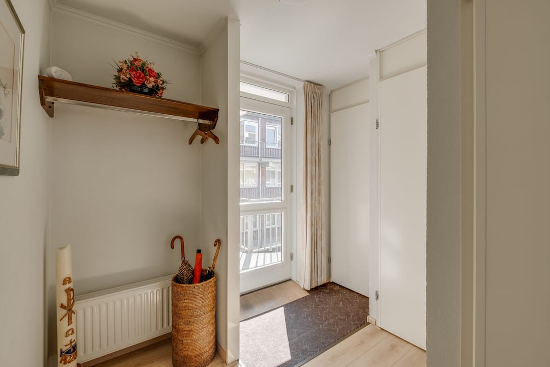 Photo 13 of Graaf van Burenstraat 2-F27