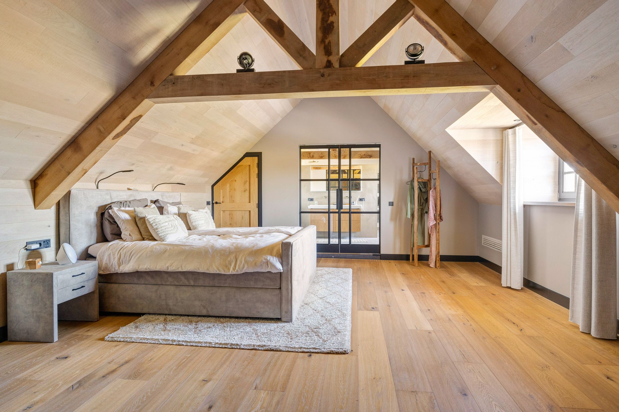 Luxury Farmhouse with Pool and Equestrian Facilities — 16