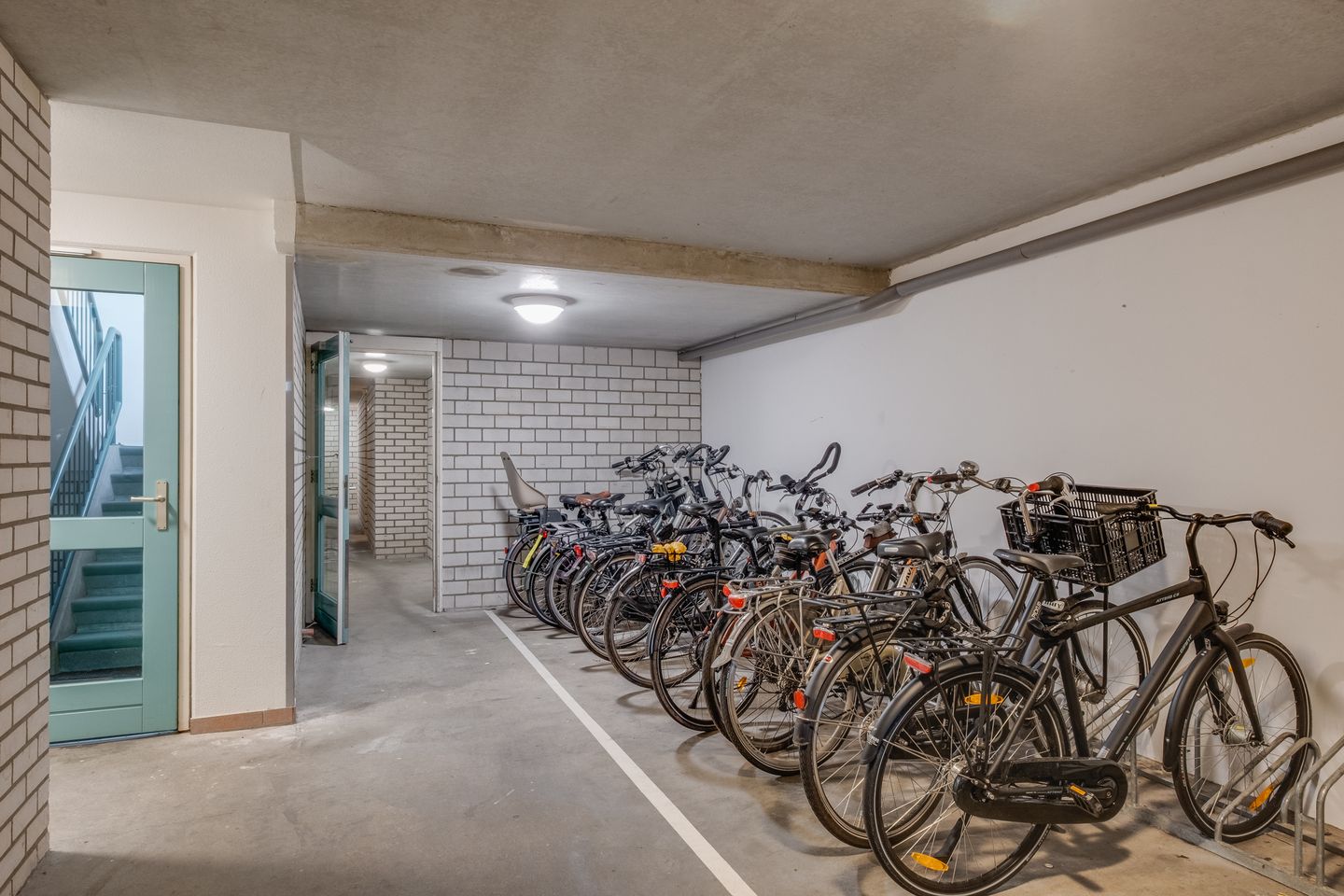 Photo 35 of Graaf van Burenstraat 2-F27