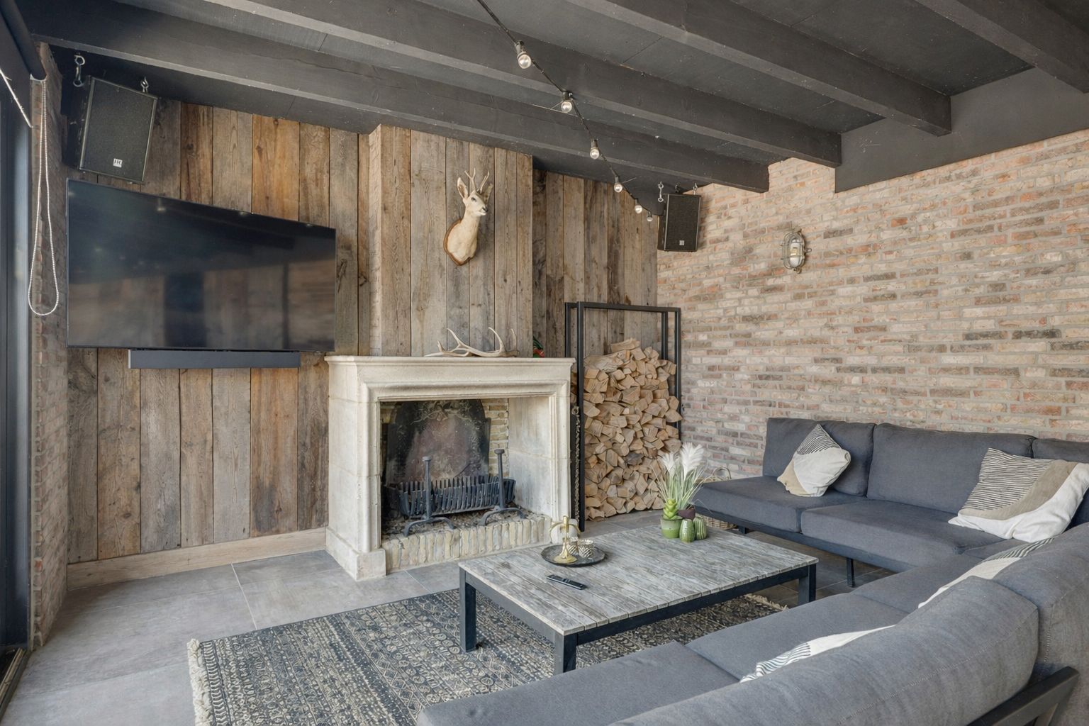 Luxury Farmhouse with Pool and Equestrian Facilities — 22