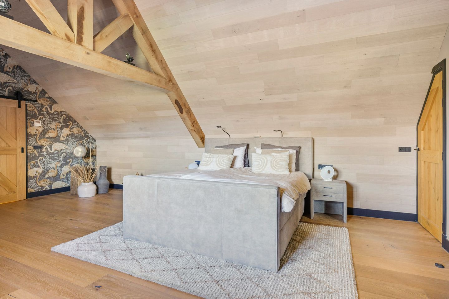 Luxury Farmhouse with Pool and Equestrian Facilities — 18