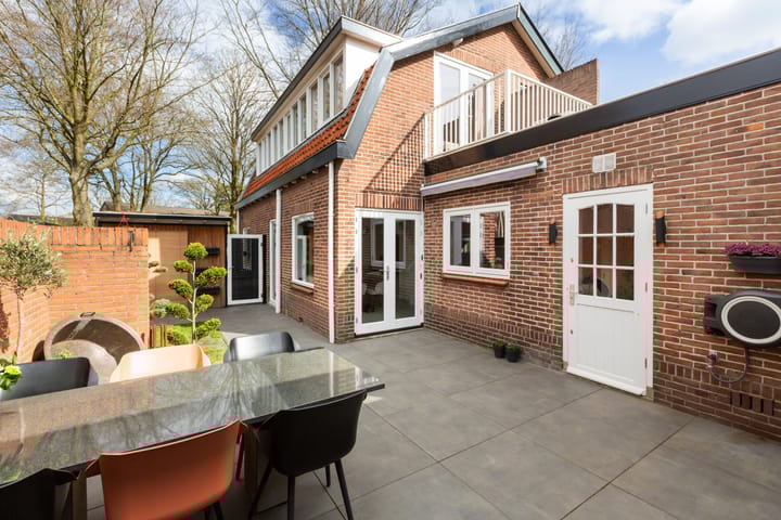 Photo 3 of van Oosthuyselaan 69