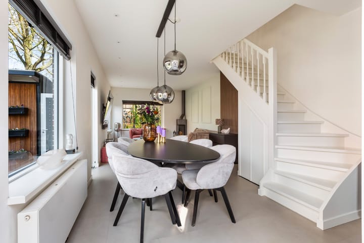 Photo 4 of van Oosthuyselaan 69