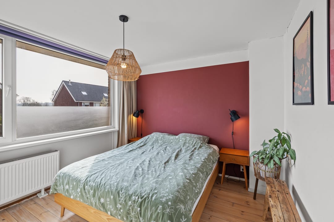 Corner house with spacious garden, two driveways and garage in Zegge — 14