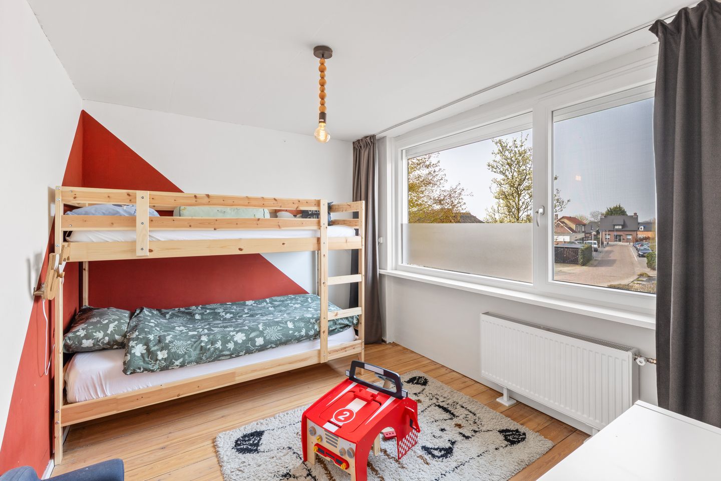 Corner house with spacious garden, two driveways and garage in Zegge — 18