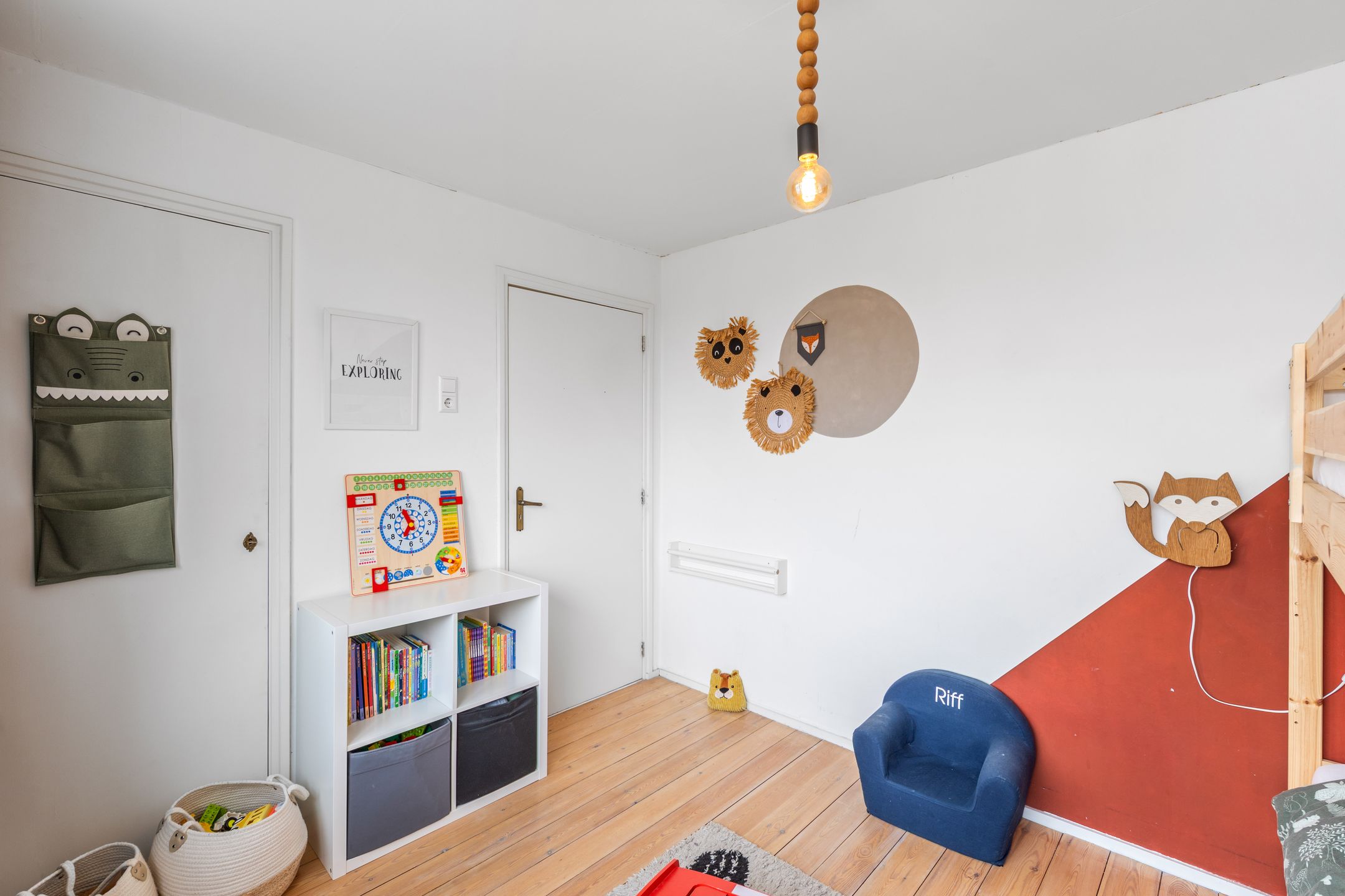 Corner house with spacious garden, two driveways and garage in Zegge — 19
