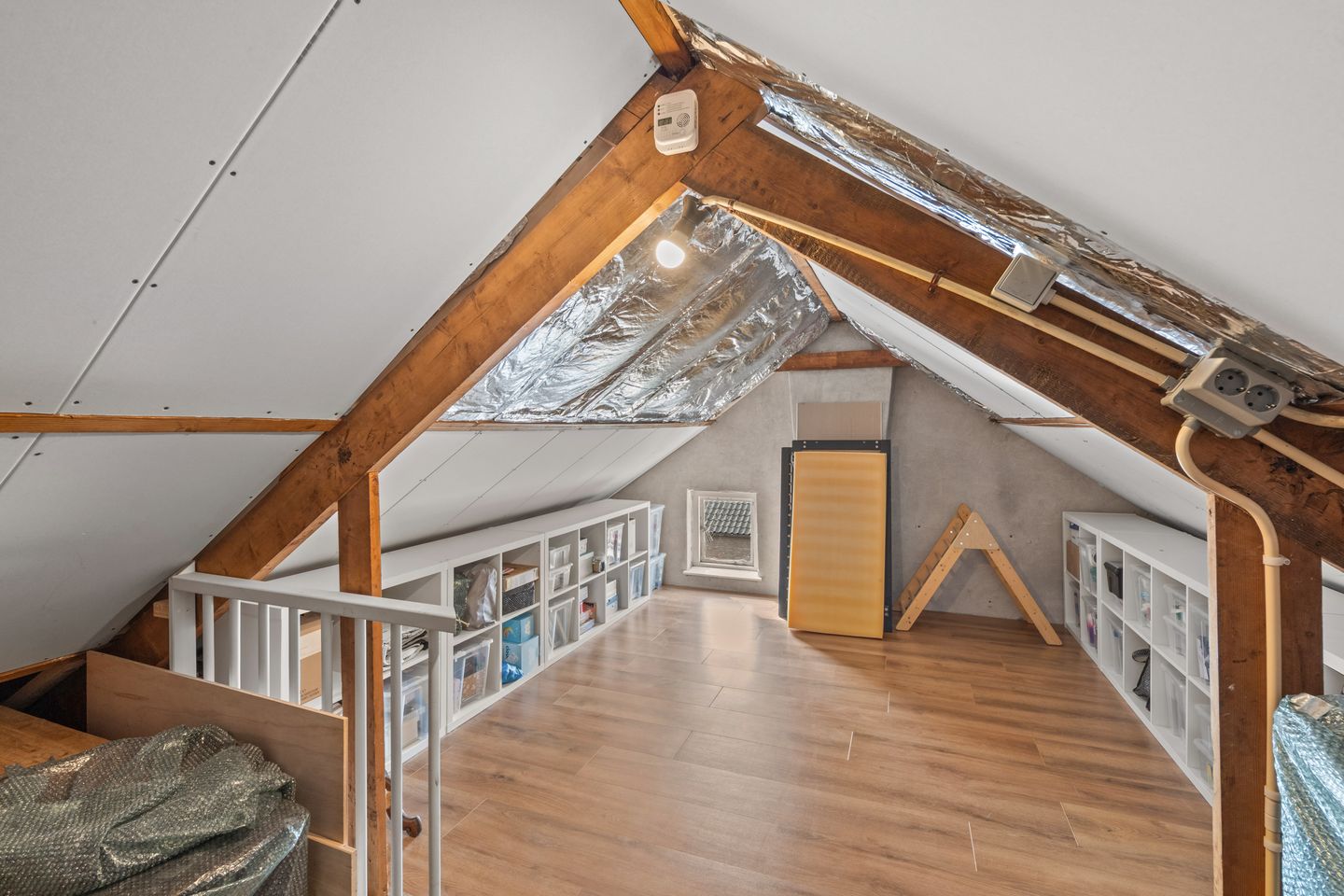 Corner house with spacious garden, two driveways and garage in Zegge — 23